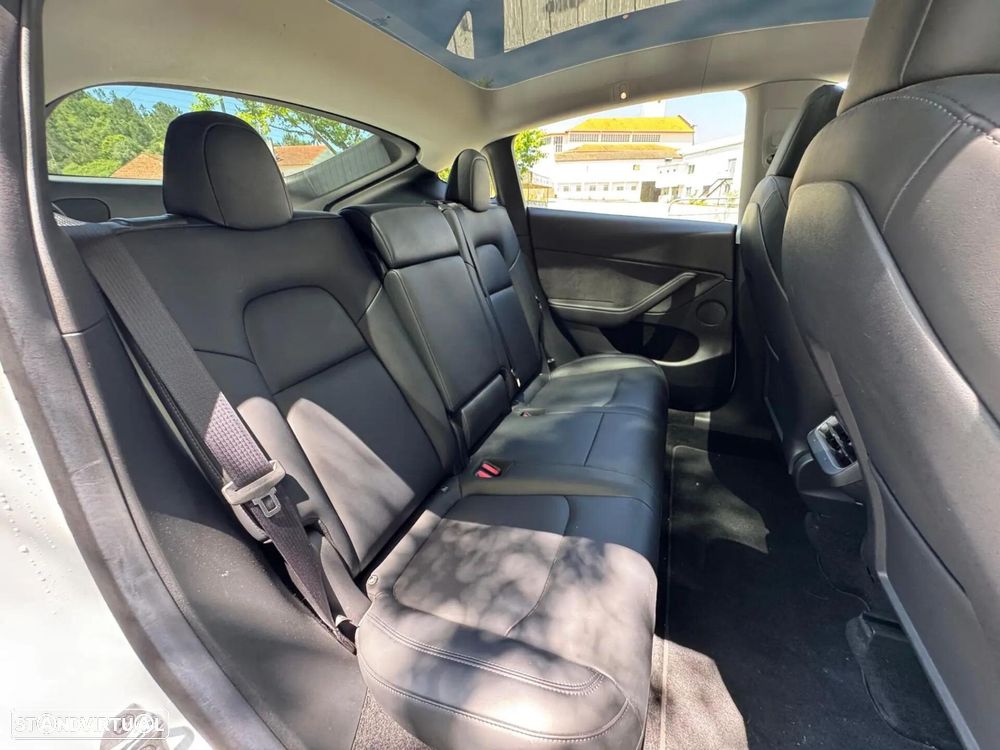 Tesla Model Y Long Range Dual Motor AWD - 27