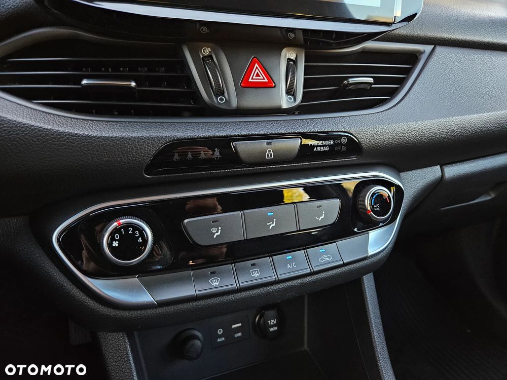 Hyundai i30 1.4 Classic + - 12