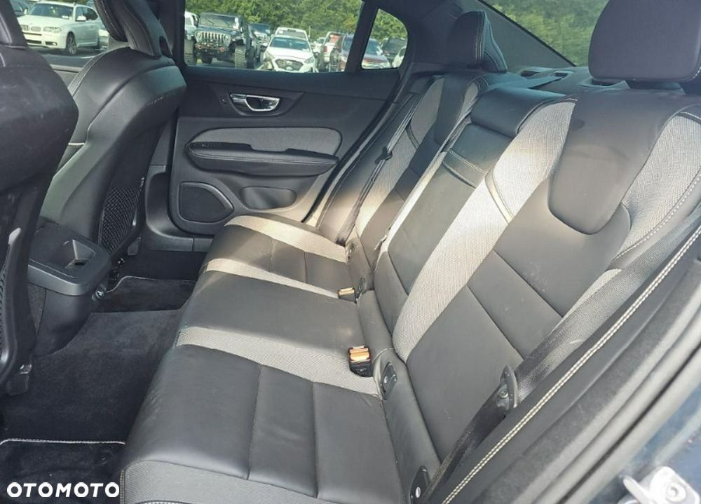Volvo S60 T6 AWD R-Design - 10