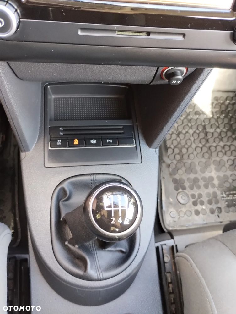 Volkswagen Touran 2.0 TDI Highline - 21