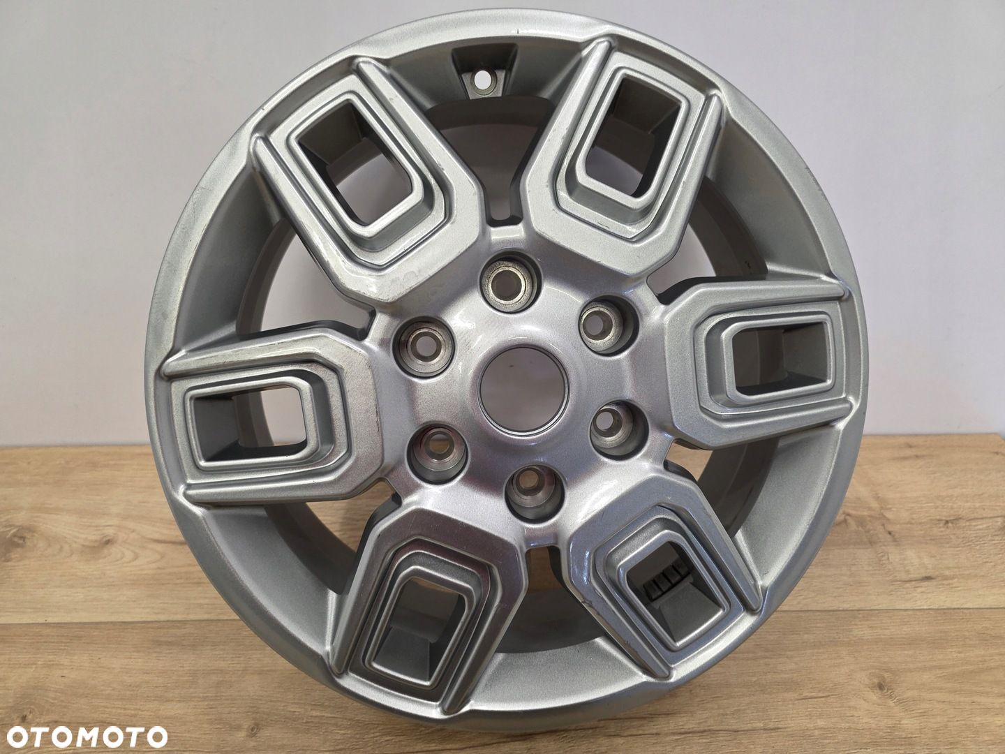 FELGA HYUNDAI STARIA 6,5x17 ET48 52910-CG100 - 1