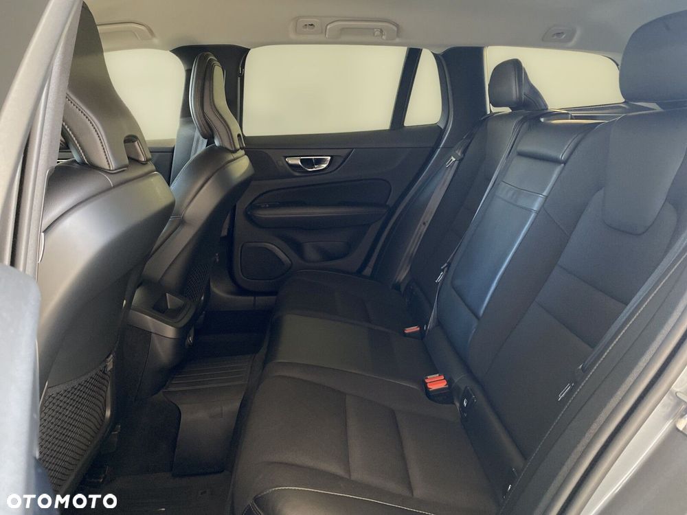 Volvo V60 T5 Momentum Pro - 32