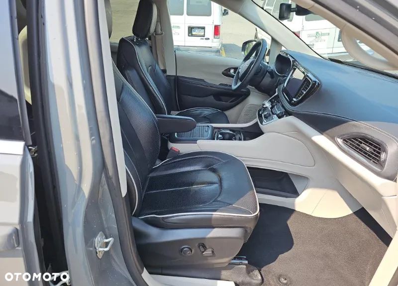 Chrysler Pacifica - 10