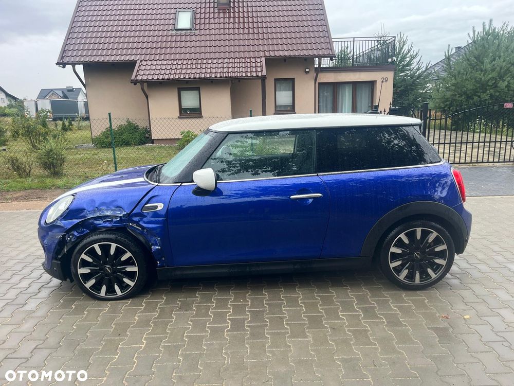MINI Cooper Essential Trim - 8