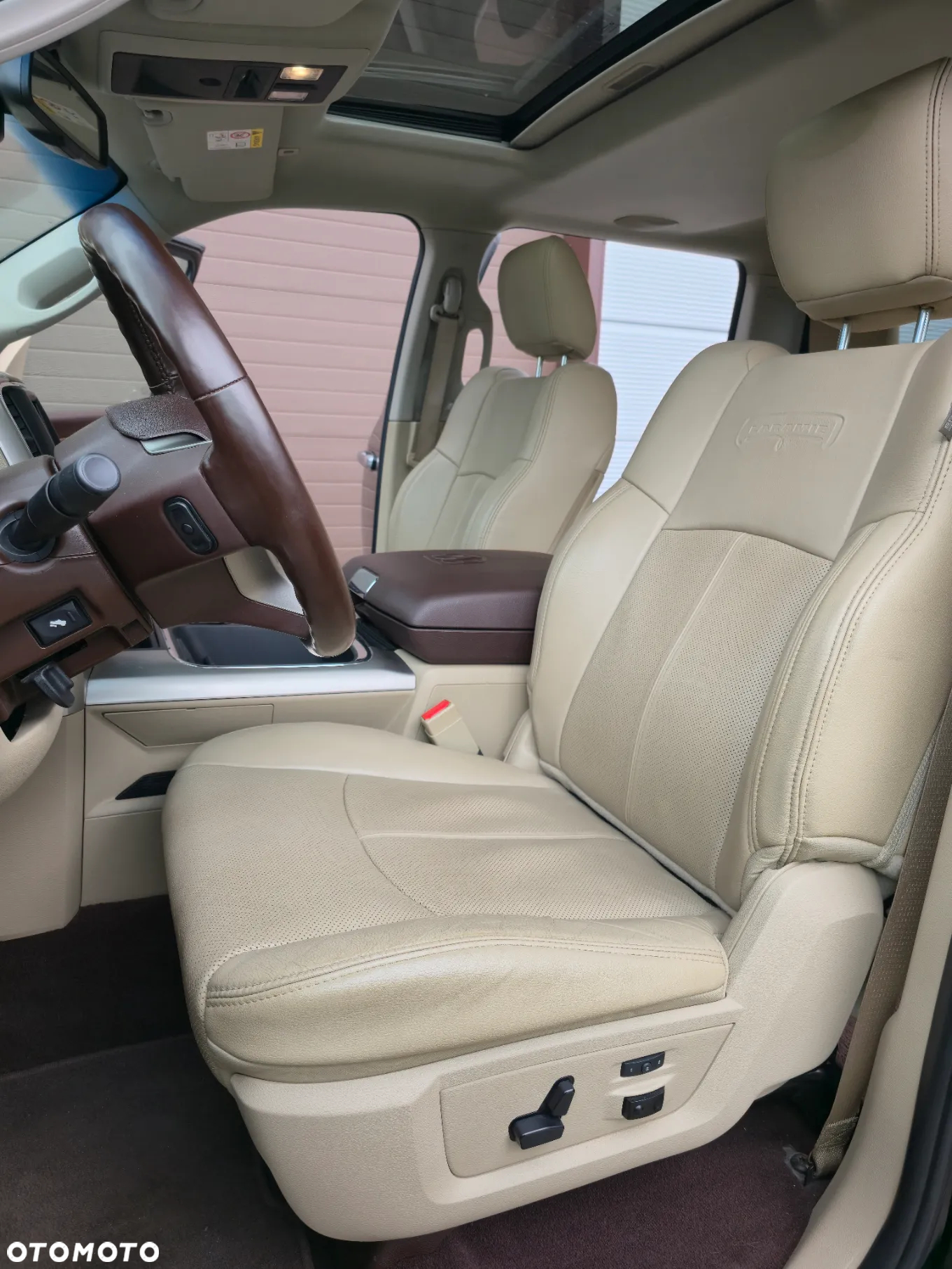 RAM 1500 5.7 Crew Cab Shortbed Laramie Sport Full - 26