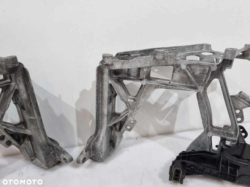 MERCEDES C-KLASA W205 OKULAR WSPORNIK PASA A2056221600 A2056221700 - 4