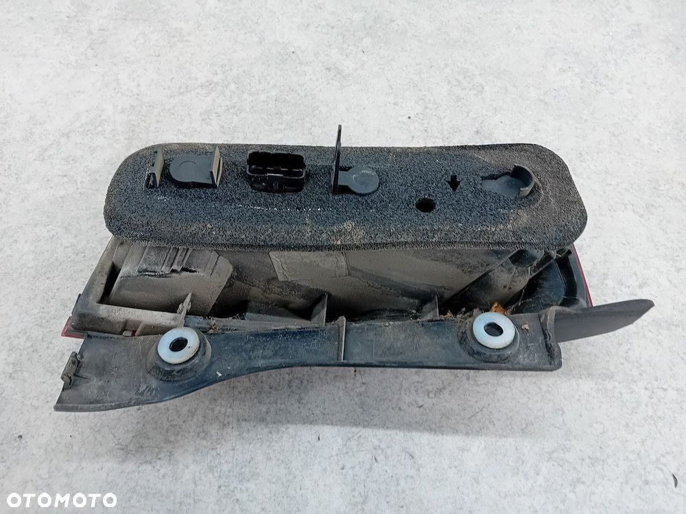 LAMPA TYLNA PRAWA NISSAN MICRA III K12 HATCHBACK 5D - 5