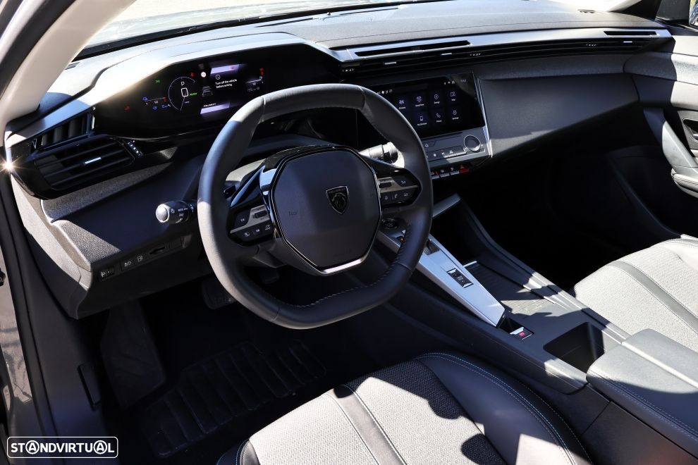 Peugeot 408 1.6 Hybrid Allure e-EAT8 - 17
