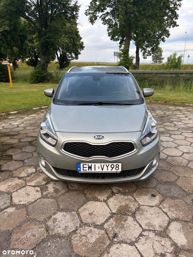 Kia Carens - 10