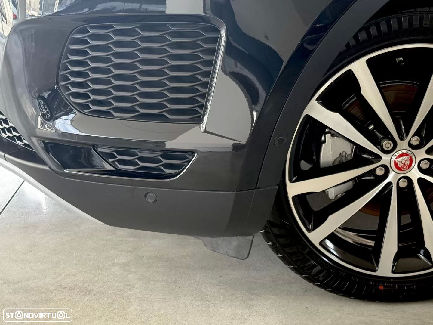 Jaguar E-Pace 2.0 i4D R-Dynamic SE - 17