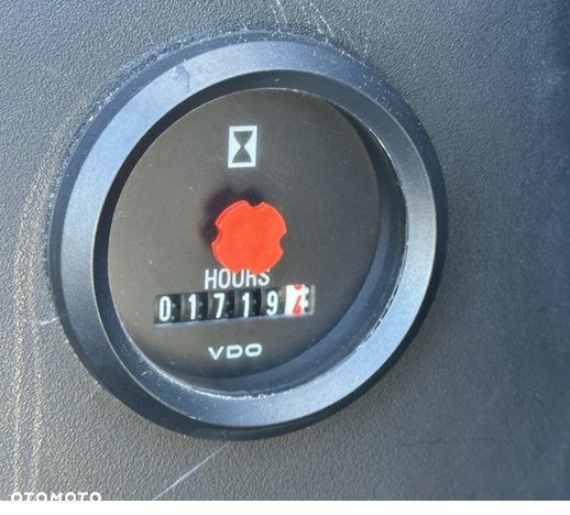 Land Rover Defender - 26