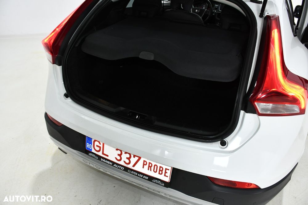 Volvo V40 Cross Country D3 Geartronic Momentum - 24