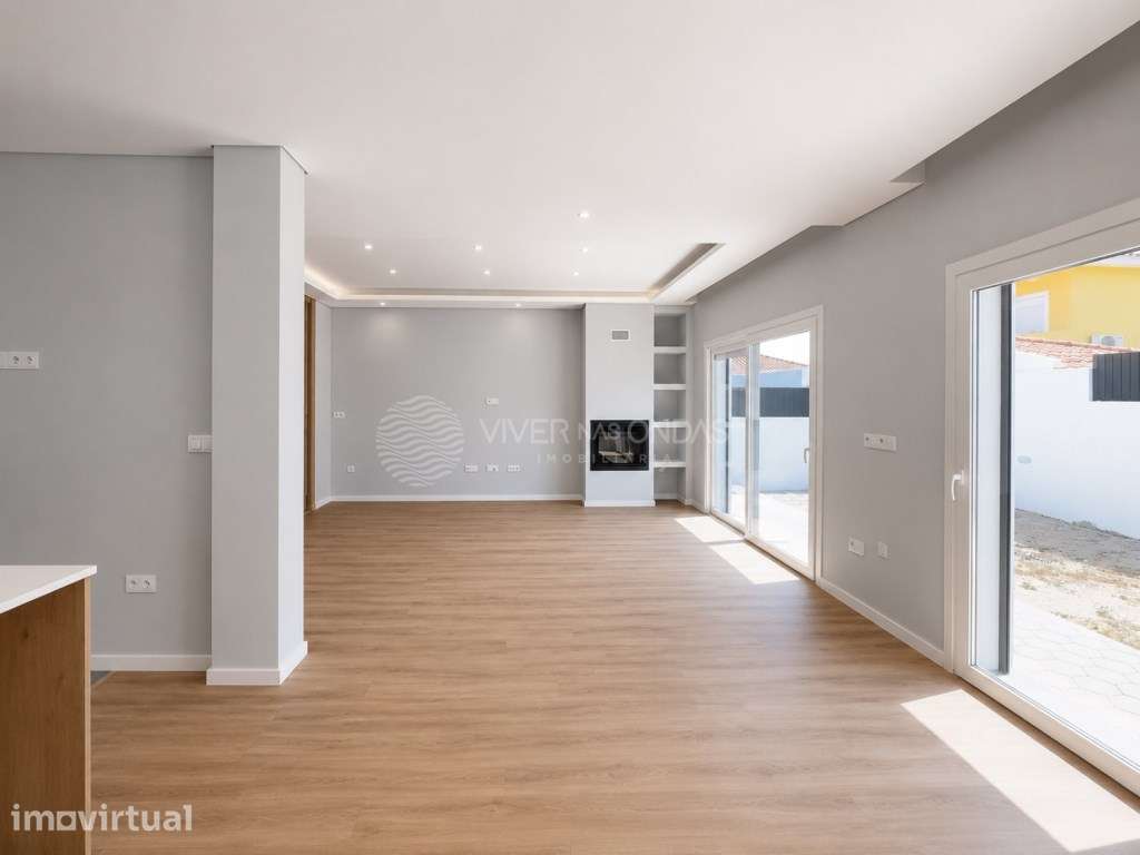 Oferta da Escritura | Moradia T3+1 Térrea com 307 m² em Fernão Ferro - Grande imagem: 2/35