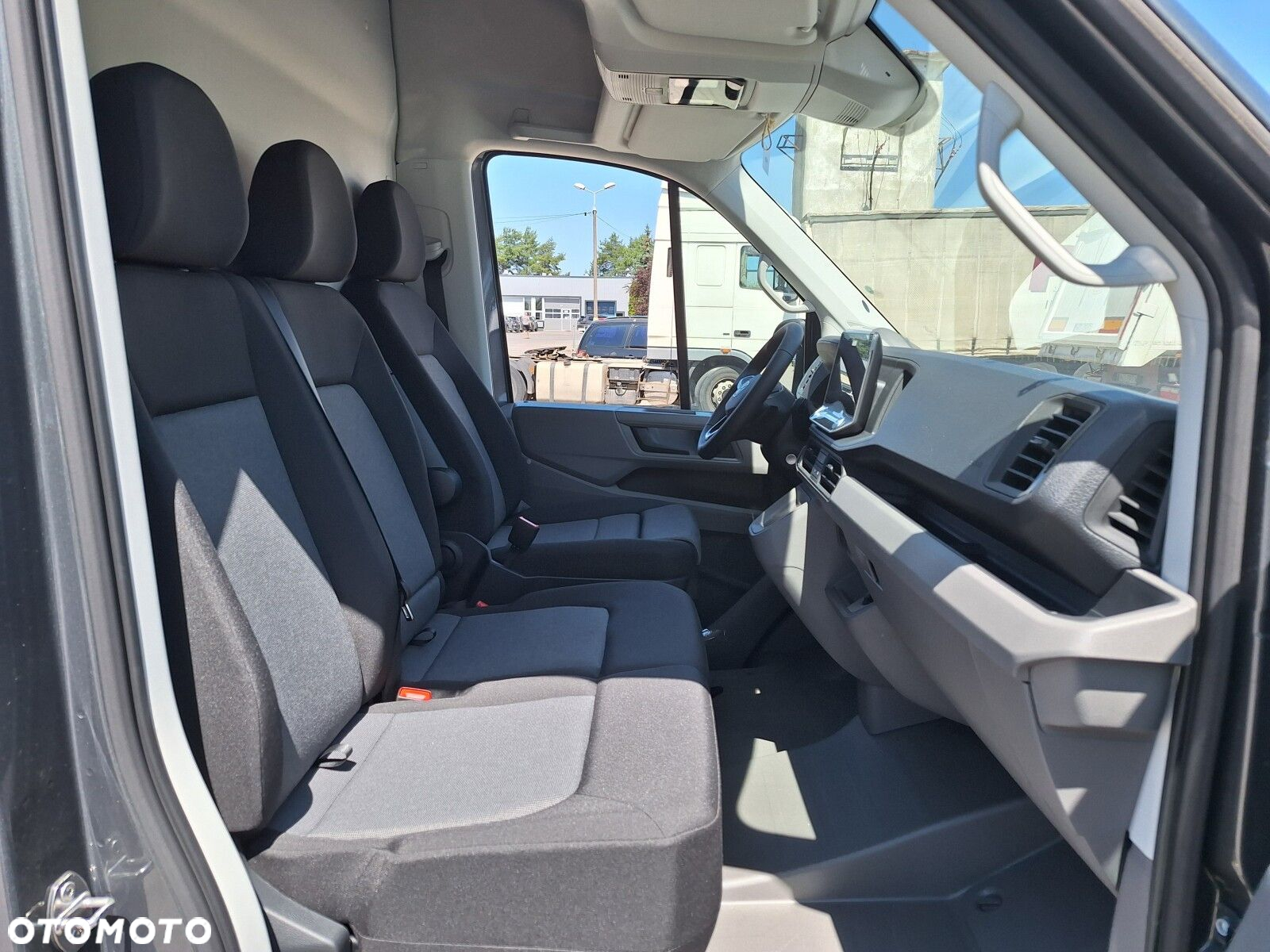 Volkswagen Crafter 35 furgon 177km Automat 3640 - 23