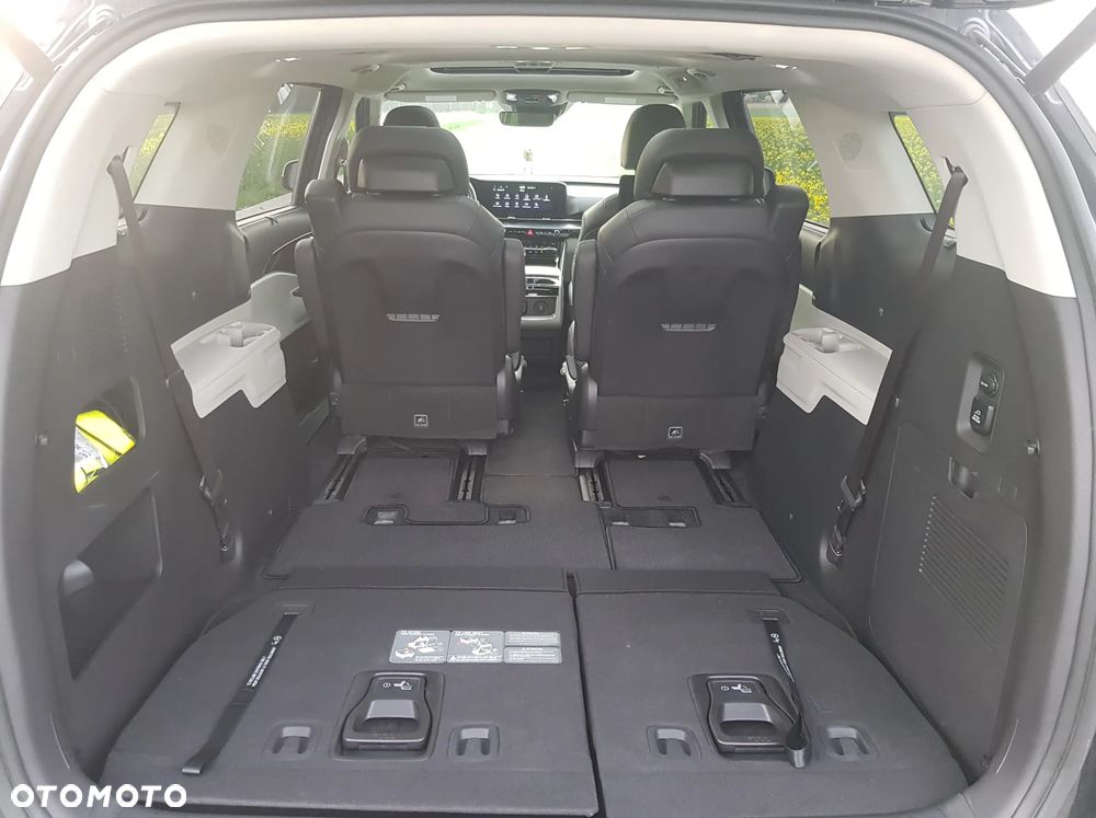 Kia Carnival - 17