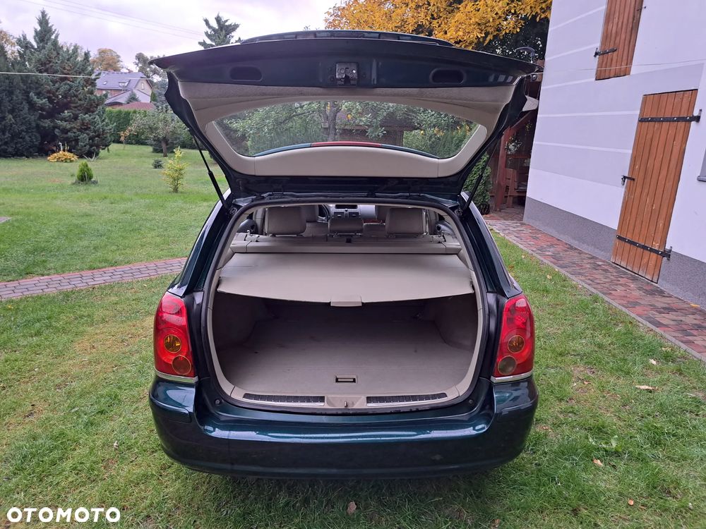 Toyota Avensis 2.0 VVT-i Combi Executive - 11
