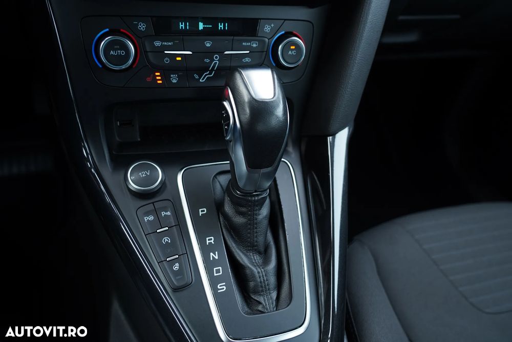 Ford Focus 2.0 TDCI Powershift Titanium - 13