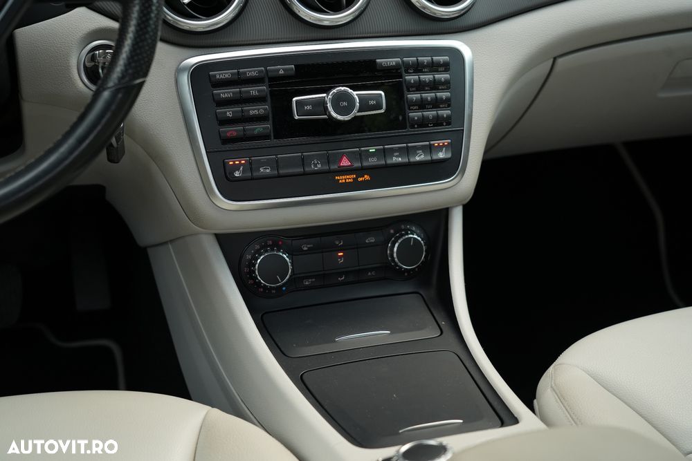 Mercedes-Benz GLA 220 d 4MATIC 7G-DCT - 14