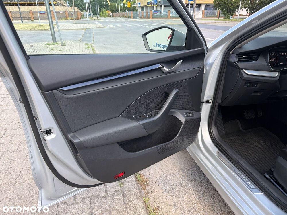 Skoda Octavia 1.5 TSI mHEV Selection DSG - 10