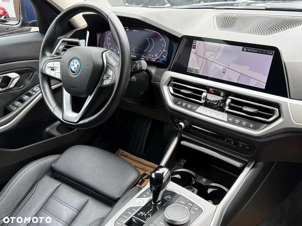BMW Seria 3 320e Sport Line - 13