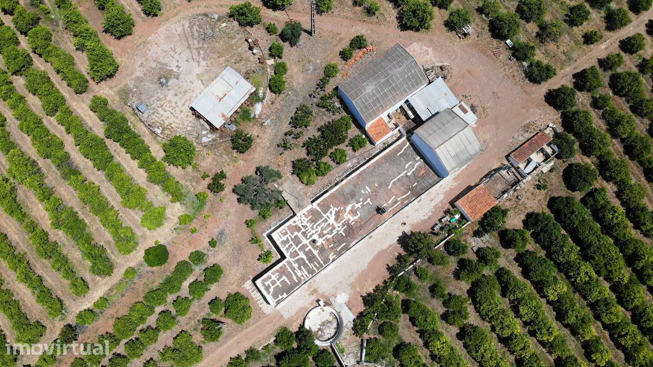 Tavira. Moradia com  implantação de 266 m2 e terreno de 14,5 ha,  em A - Grande imagem: 3/22