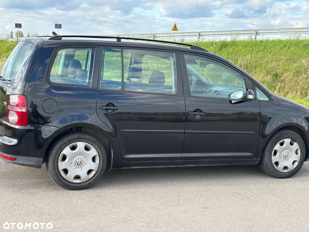 Volkswagen Touran - 12