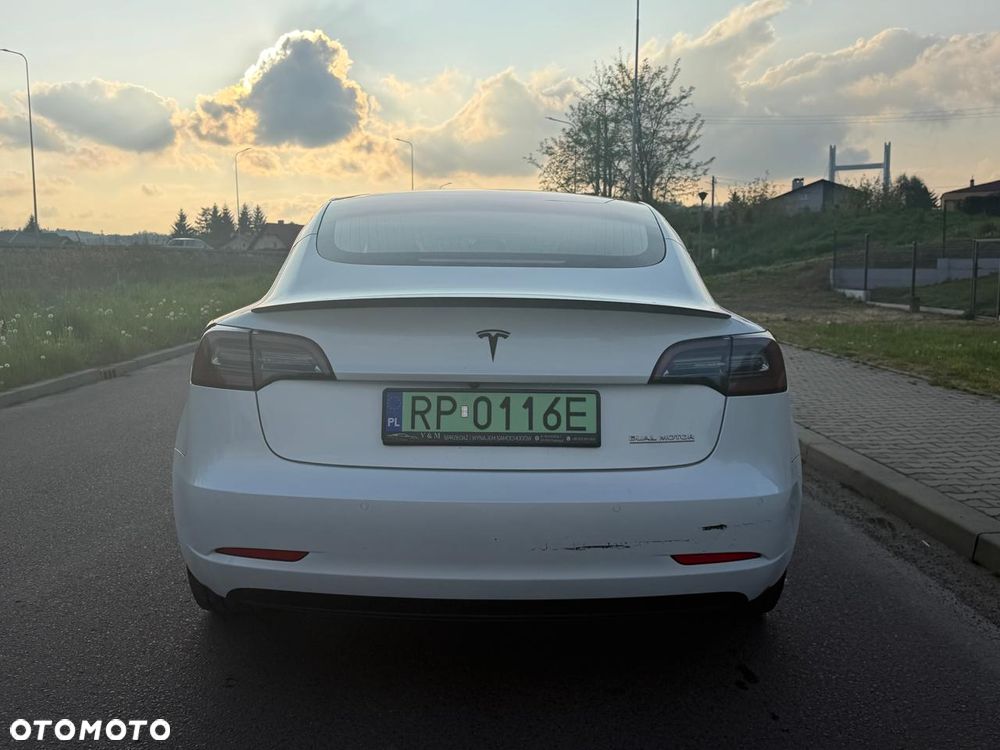 Tesla Model 3 - 12