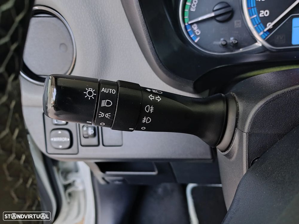 Toyota Yaris 1.5 HSD Comfort +P.Style+P.Techno — fotografia 42