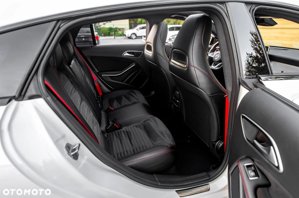 Mercedes-Benz CLA 250 4Matic 7G-DCT Sport - 23