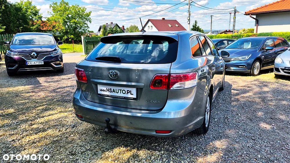 Toyota Avensis - 17