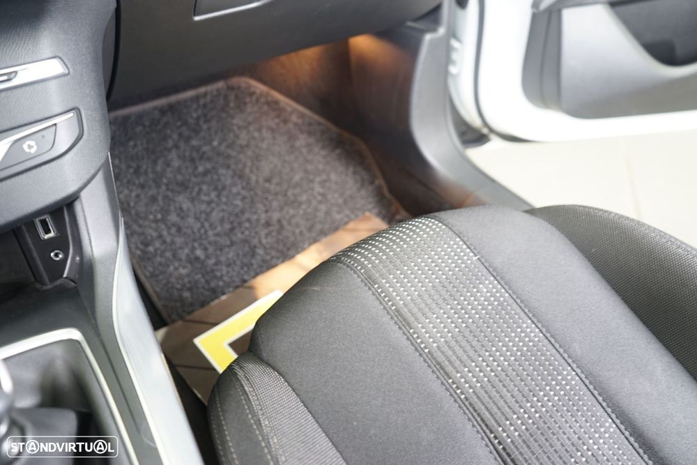 Peugeot 308 SW 1.6 e-HDi Allure - 32