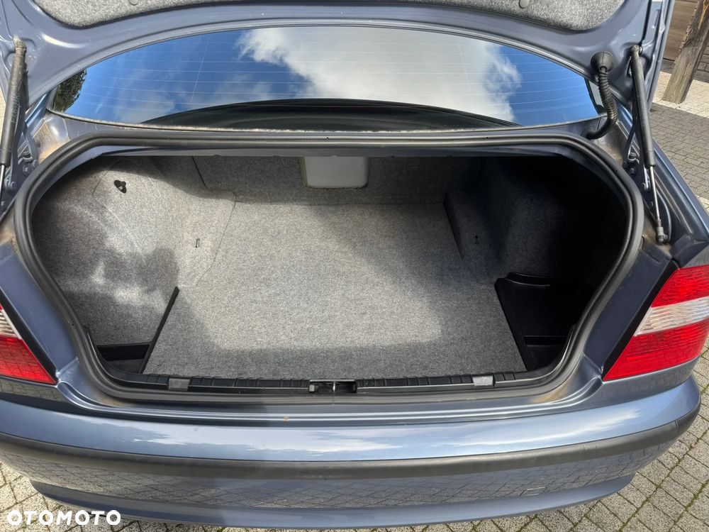 BMW Seria 3 330i - 23