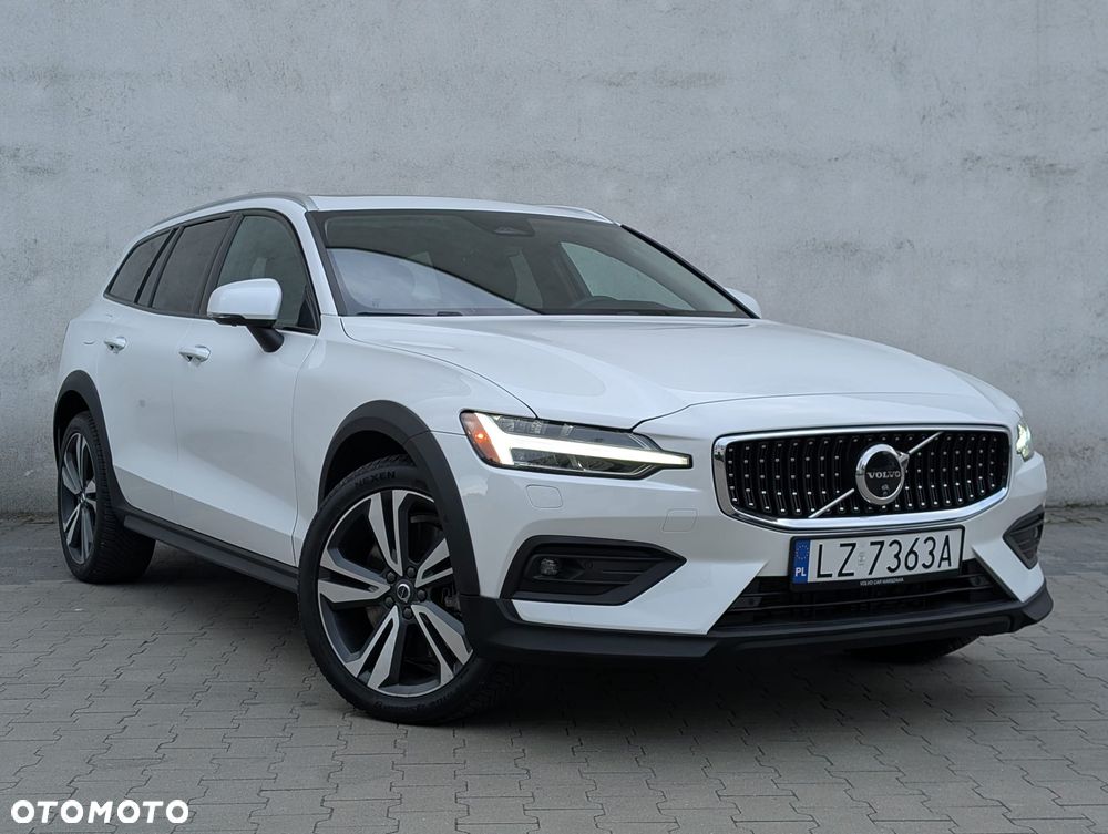 Volvo V60 B5 B AWD Plus Dark - 1