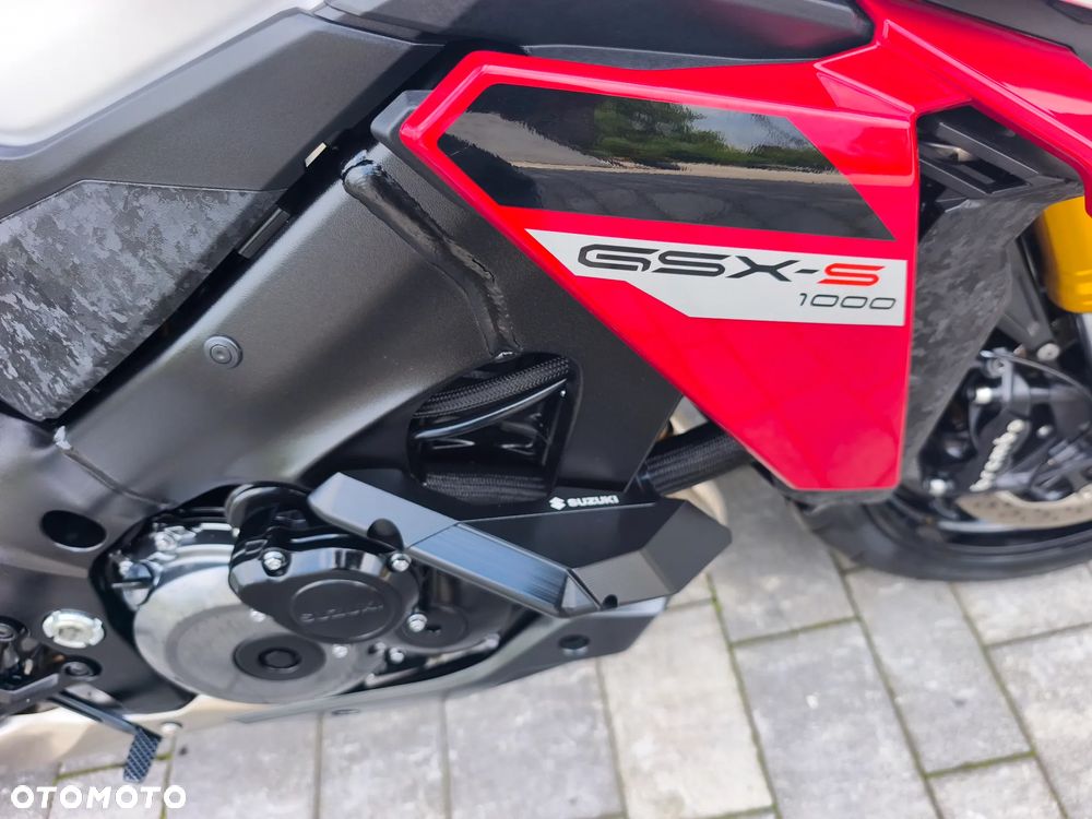 Suzuki GSX - 19