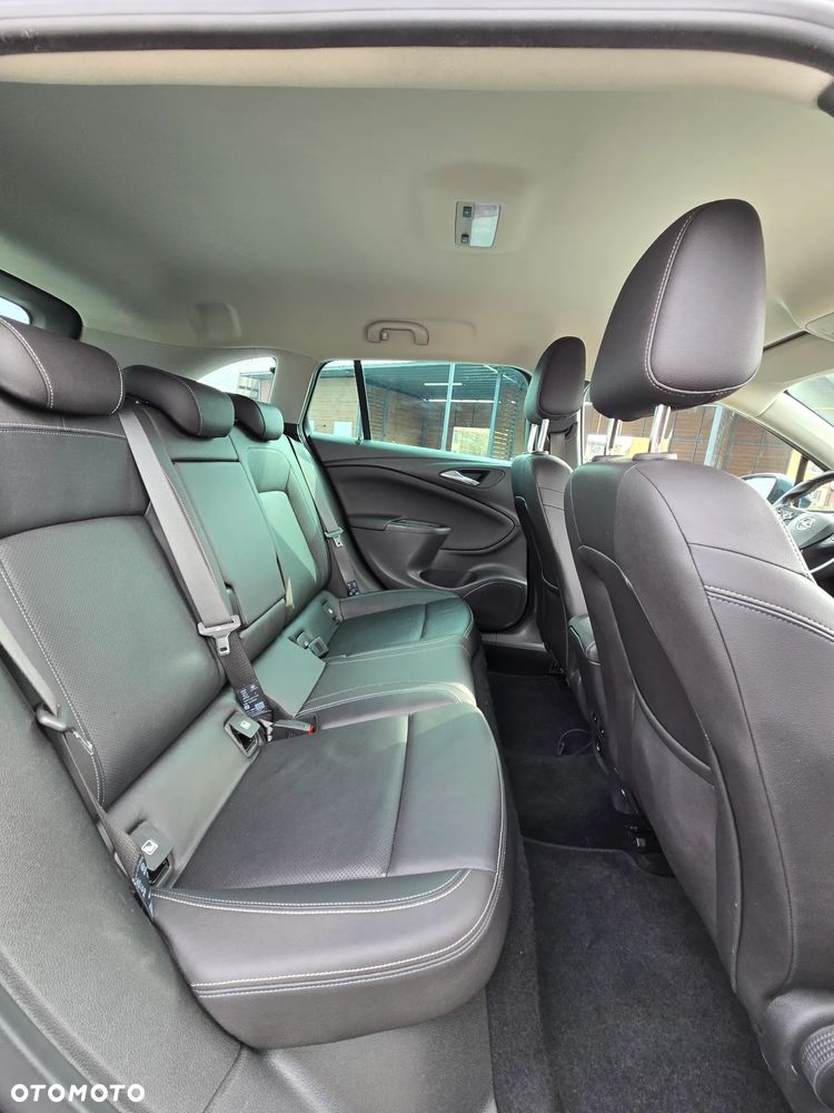 Opel Astra 1.6 CDTI Sport - 11