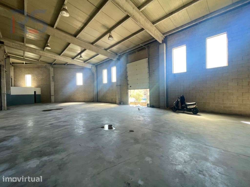 cais de carga e descarga 750 m² + Logradouro Coberto - Grande imagem: 4/12