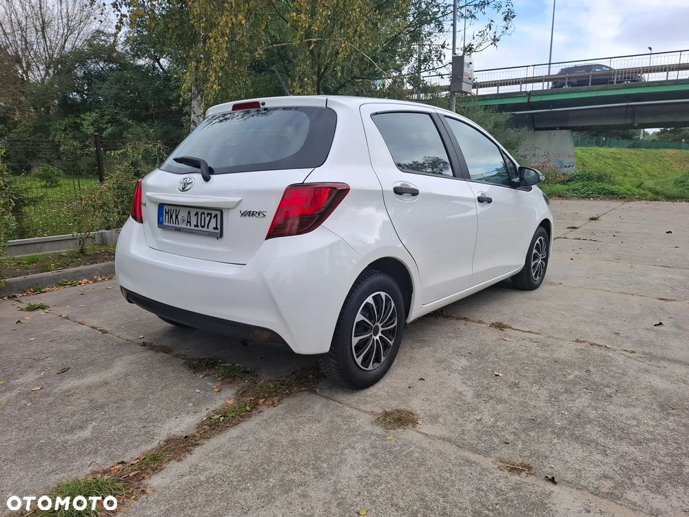 Toyota Yaris - 10
