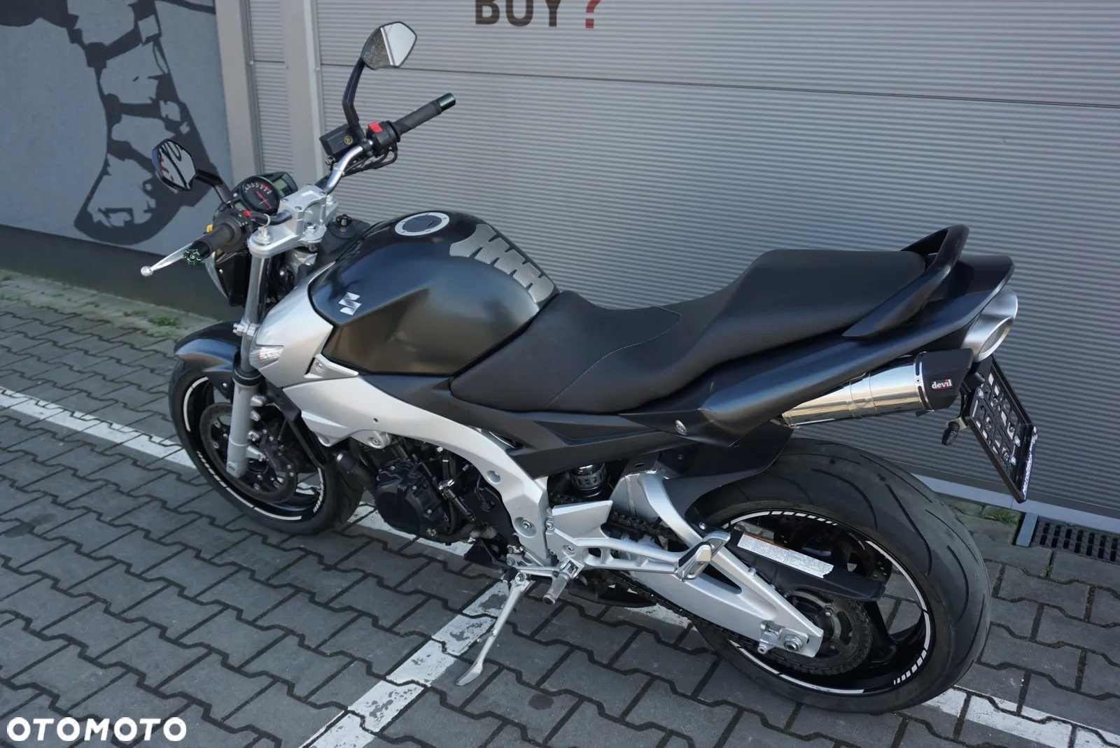 Suzuki GSR - 15