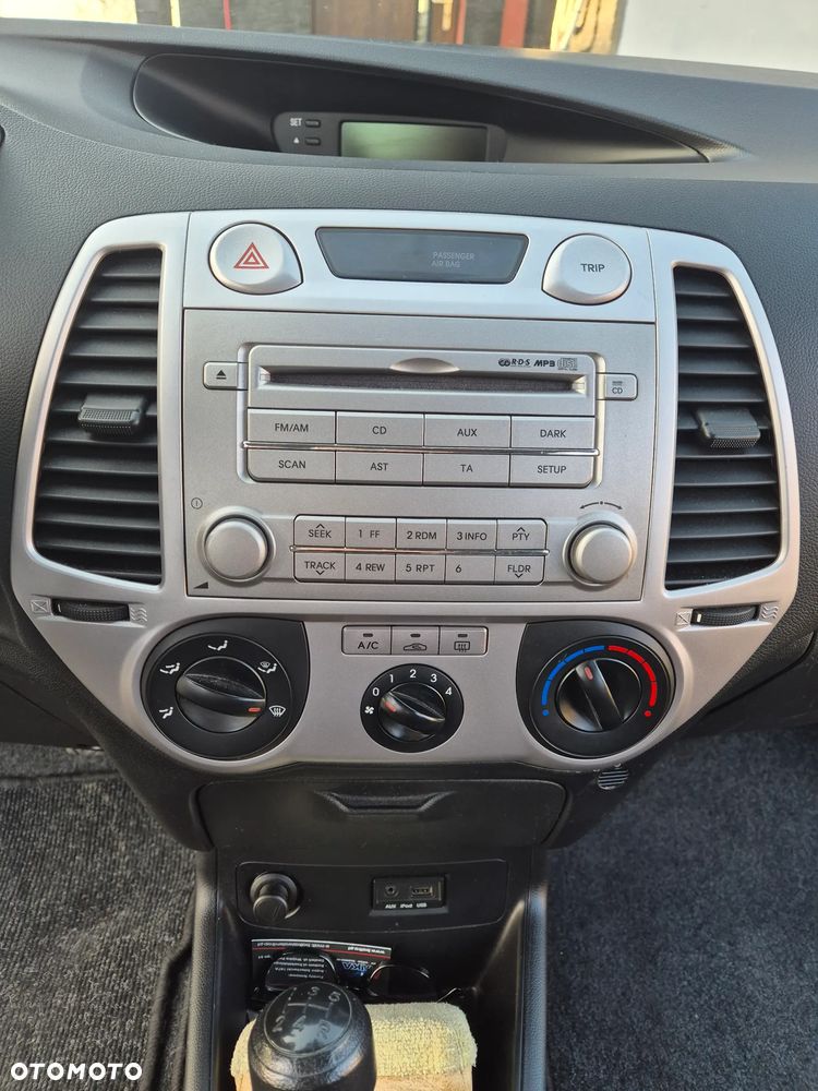 Hyundai i20 1.2 UEFA EURO 2012 Edition - 17