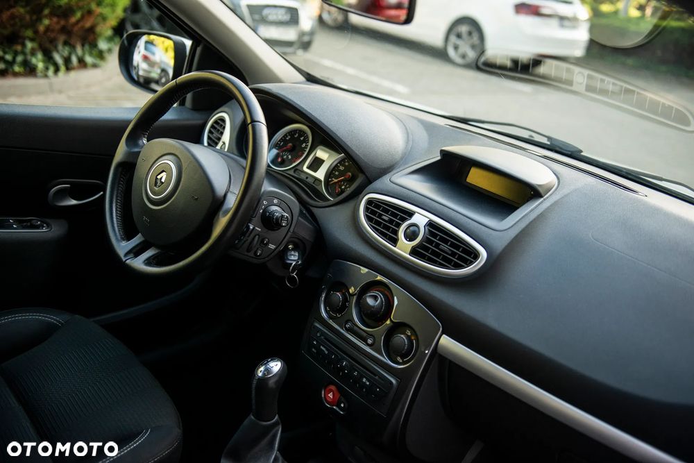 Renault Clio 1.2 16V Dynamique - 26