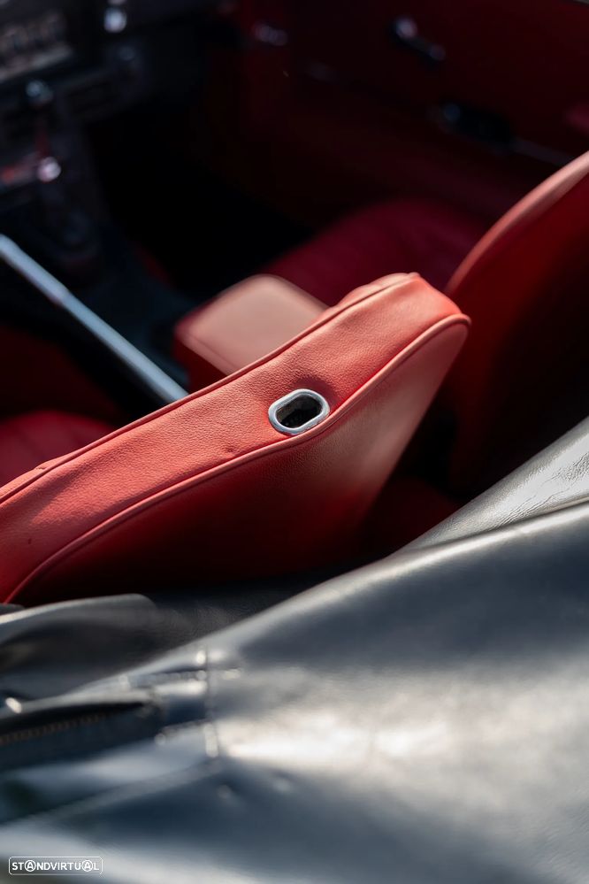 Jaguar E-Type - 34
