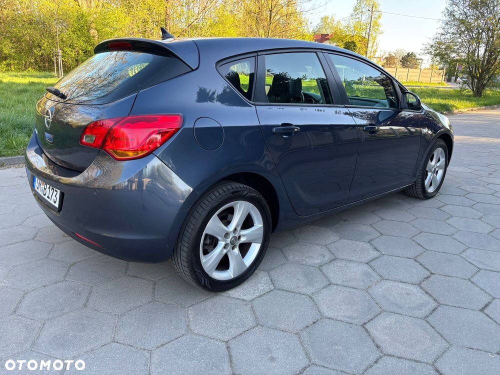 Opel Astra 1.6 Design Edition - 12