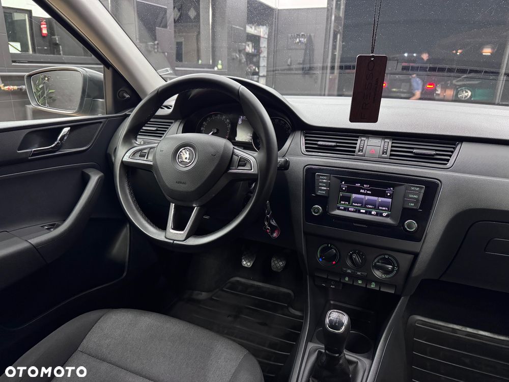 Skoda RAPID 1.6 TDI DPF Emotion Plus - 23