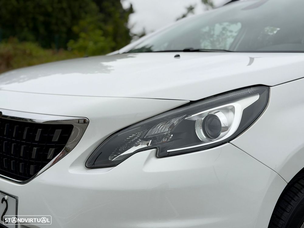 Peugeot 2008 1.2 PureTech Style - 16