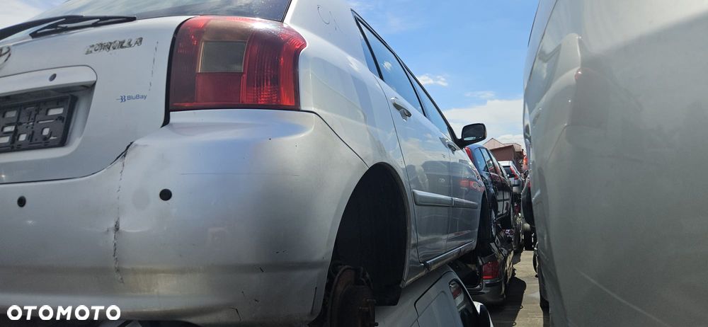 TOYOTA COROLLA E12 2.0 D4D 1CD-FTV 01 - 04 - SKRZYNKA BEZPIECZNIKÓW BSM BSI - 14