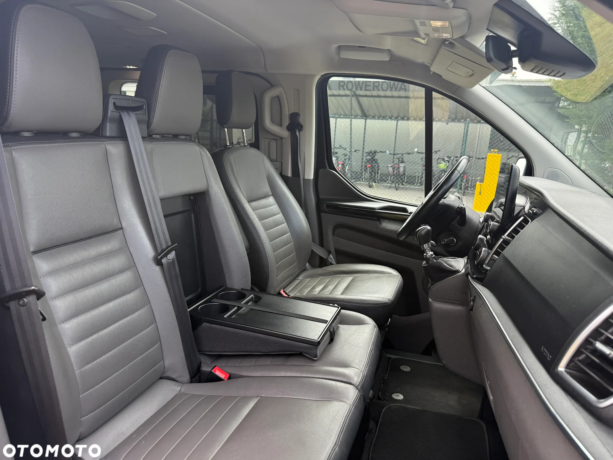 Ford Tourneo Custom - 12