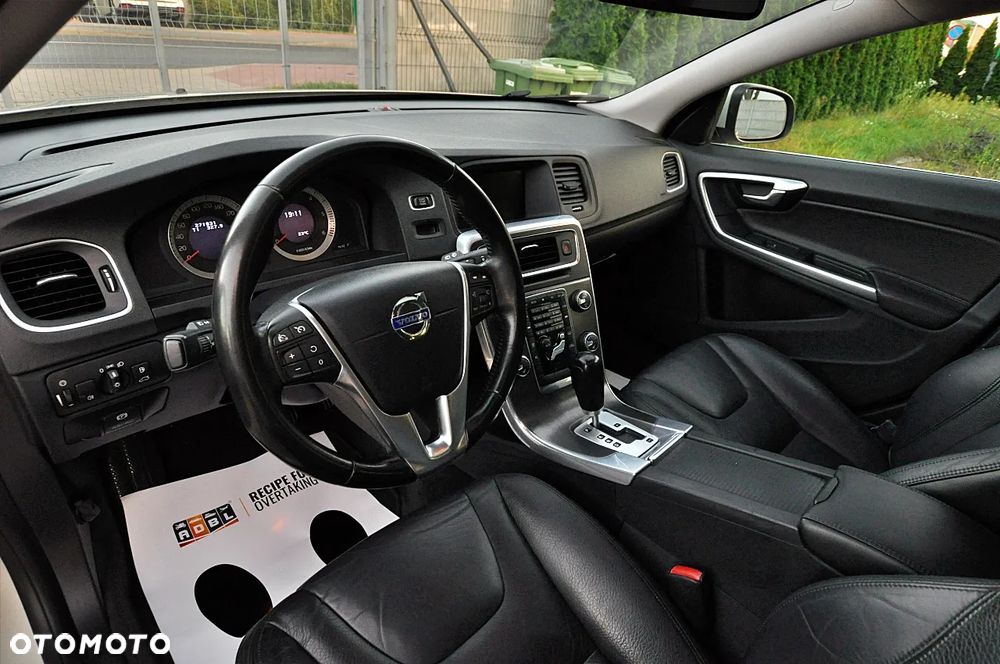Volvo V60 D4 Geartronic Summum - 19
