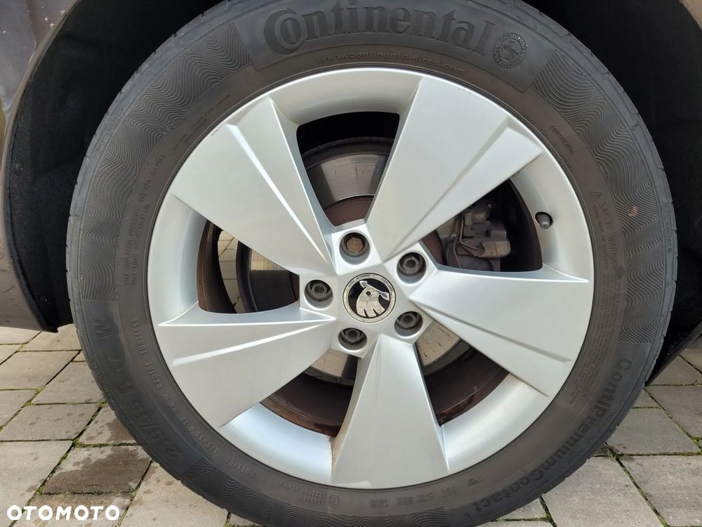 Skoda Superb 2.0 TDI Premium Edition - 27