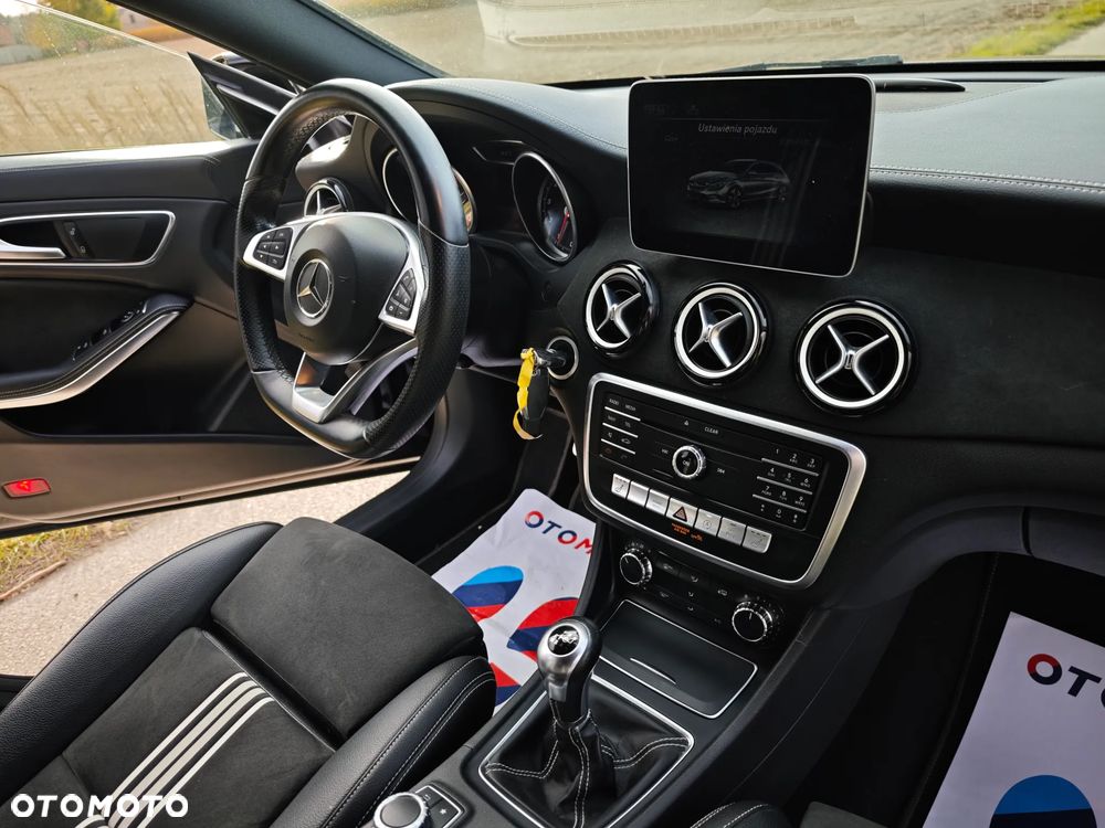Mercedes-Benz CLA 200 AMG Line - 21