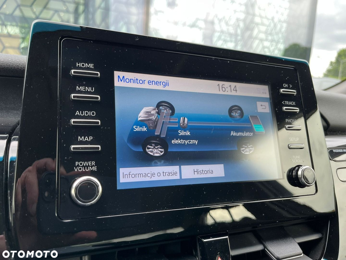 Toyota Camry - 17